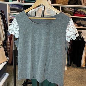 Grey tee with lace sleeve